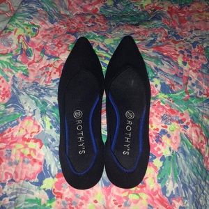 Size 9 EUC Pointed Toe Navy Rothys